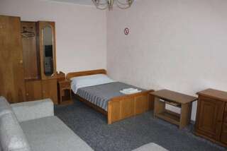 Гостиница Guest house Vladimir Краснодар Бюджетный двухместный номер с 2 отдельными кроватями-1