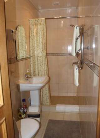 Гостиница Guest house Vladimir Краснодар Классический четырёхместный номер-3