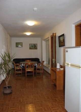 Гостиница Guest house Vladimir Краснодар Семейный номер с террасой-1