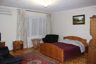 Гостиница Guest house Vladimir Краснодар Семейный номер с террасой-3