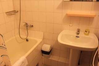 Гостиница Guest house Vladimir Краснодар Семейный номер с террасой-2