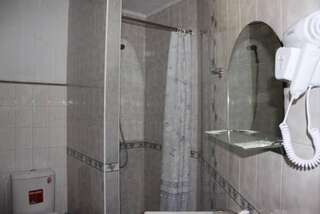 Гостиница Guest house Vladimir Краснодар Бюджетный двухместный номер с 2 отдельными кроватями-4